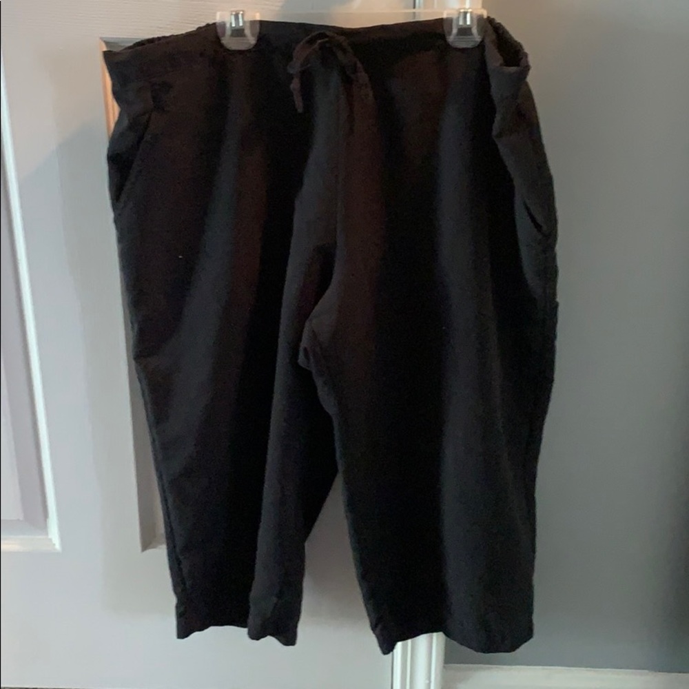 Donating 5/20. Make offers Danskin crop pants